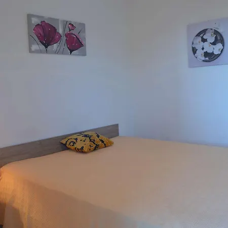 3 Pieces Avec Piscine Et Parking A Saint-raphael - Fr-1-226a-198 Apartment *