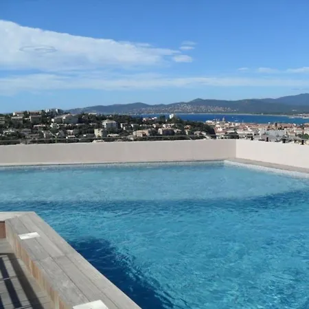 3 Pieces Avec Piscine Et Parking A Saint-raphael - Fr-1-226a-198 *